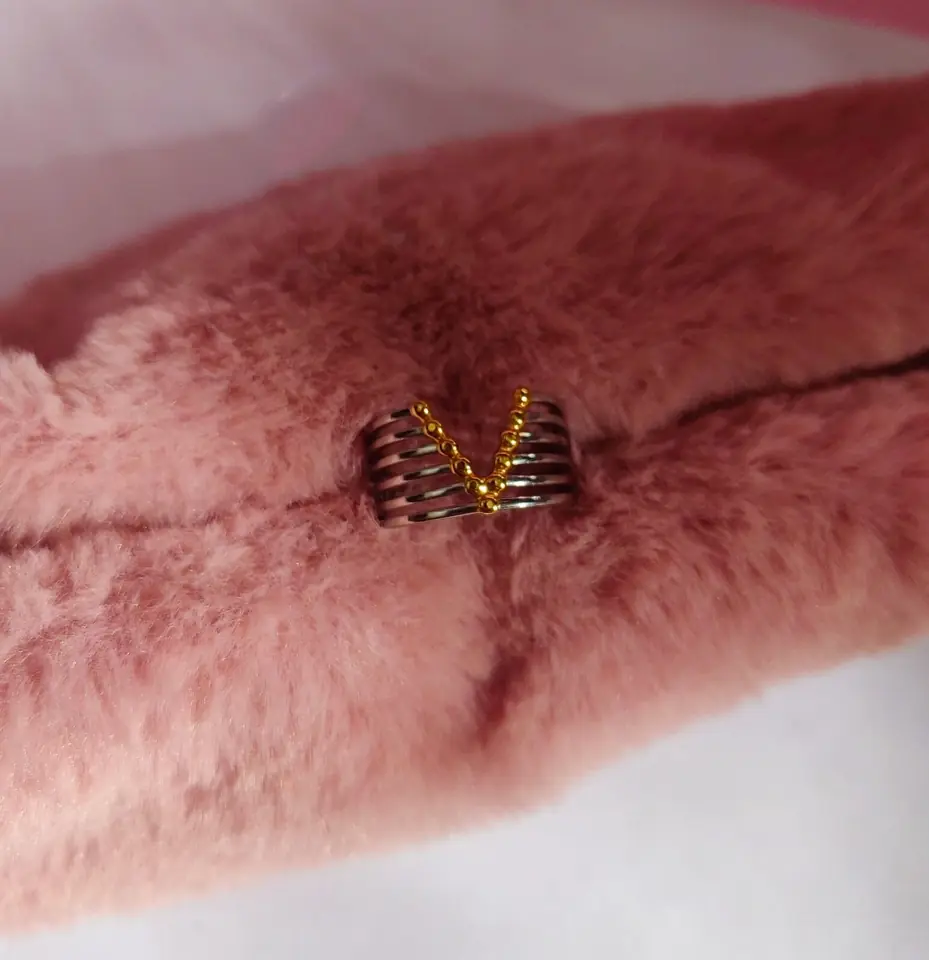 Anillo Acero Quirúrgico Bicolor Golden Edge Chevron — Anillo Regulable Hilos Múltiples y Balines Dorados