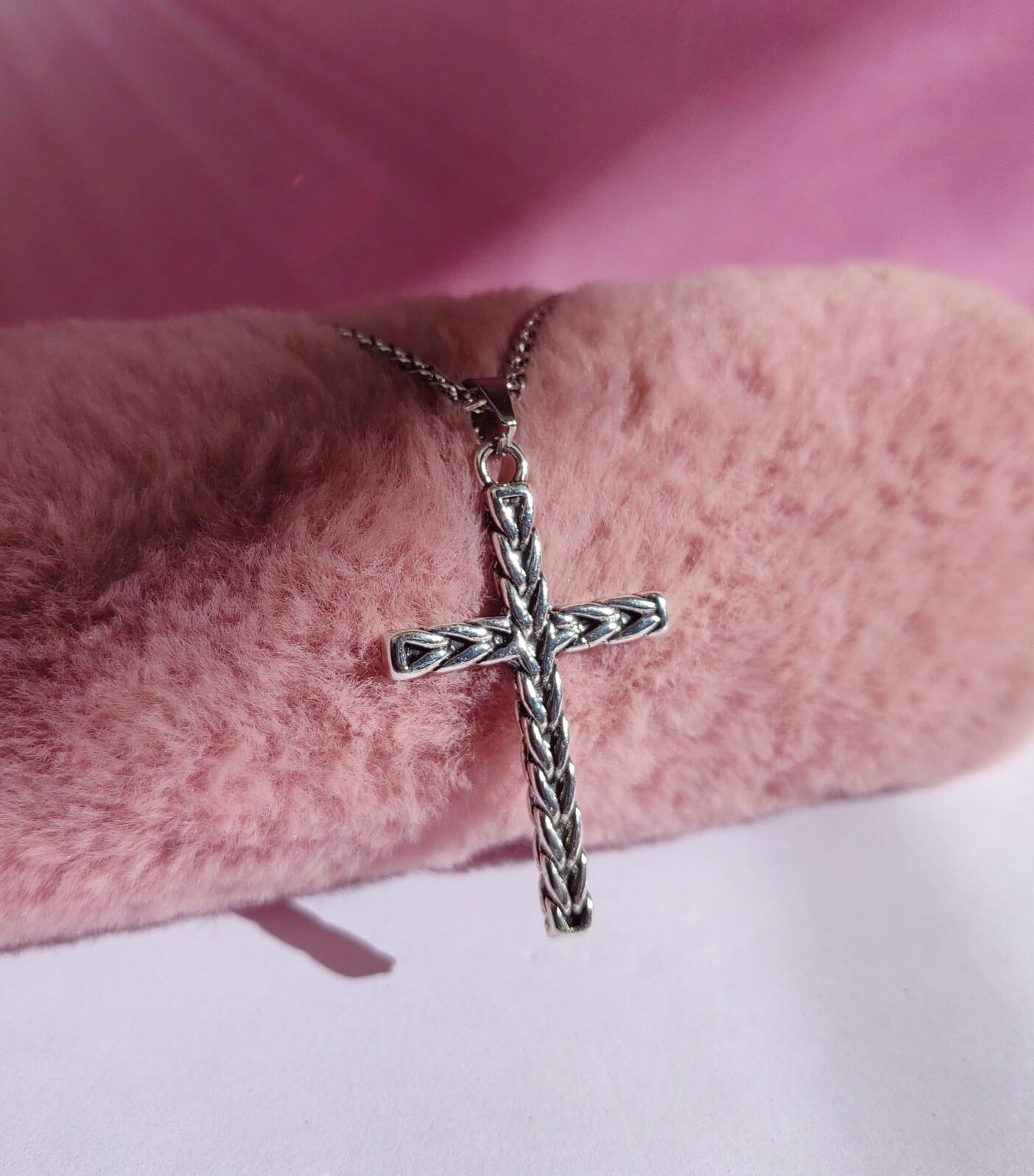 Collar Acero Quirúrgico Woven Texture Cross — Cadena y Dije Cruz Trenzada