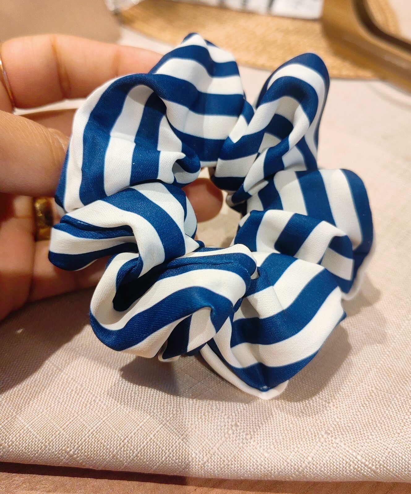 Scrunchie Rayas Azul y Blanco