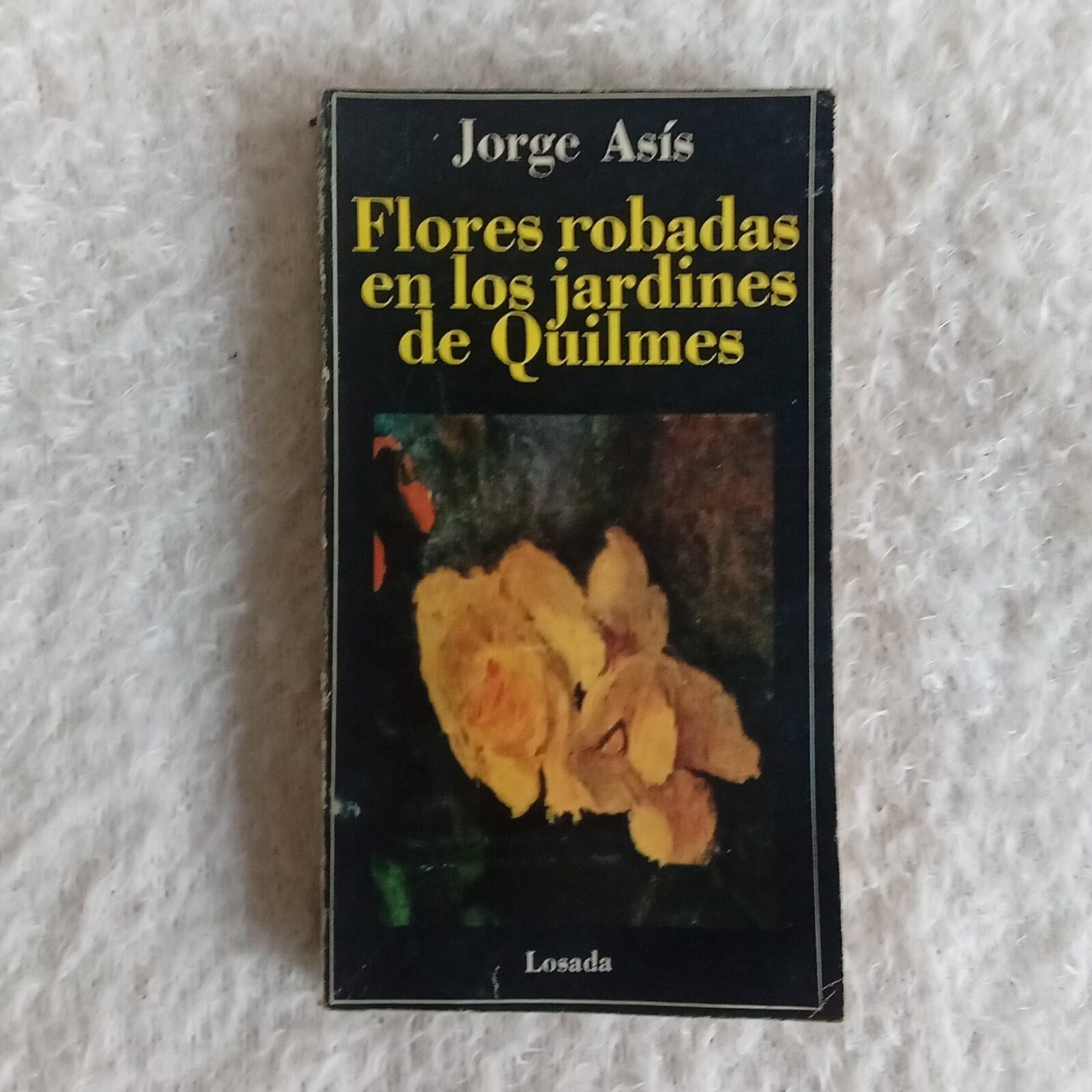 Flores robadas en los jardines de Quilmes. Jorge Asís