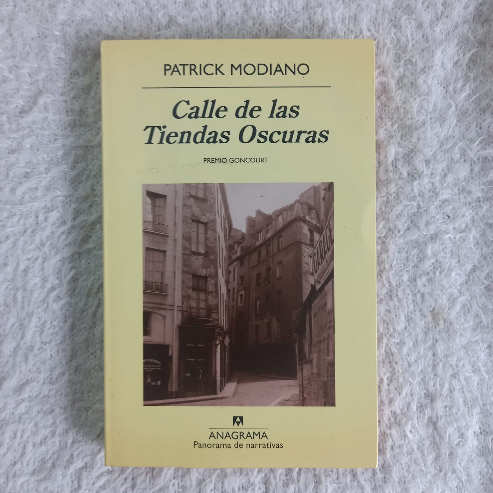 Calle de las Tiendas Oscuras. Patrick Modiano