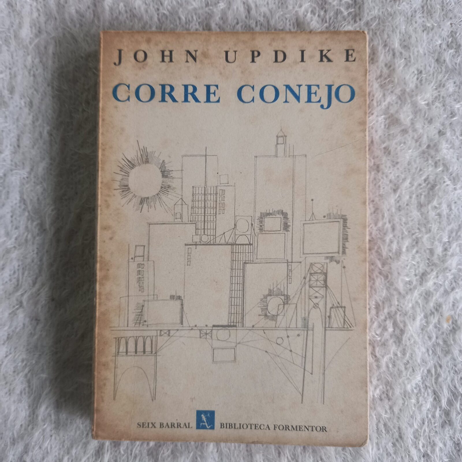 Corre, Conejo. John Updike