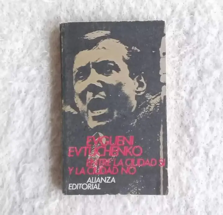 Entre la ciudad sí y la ciudad no. Evgueni Evtuchenko