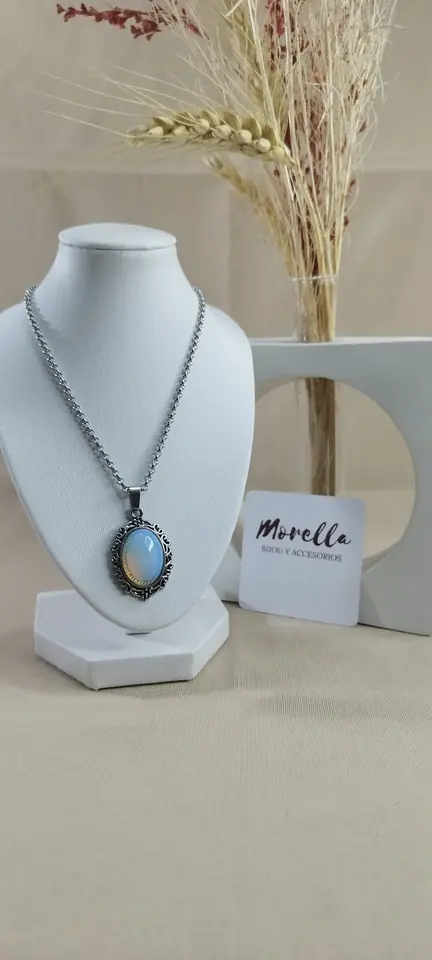 Cadena con dije opalina