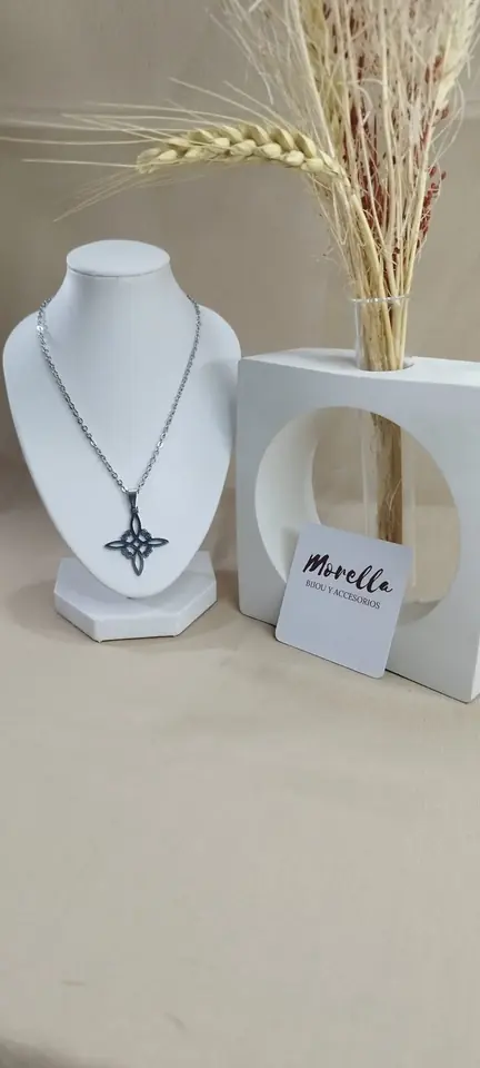 Cadena con dije nudo de bruja (chico)