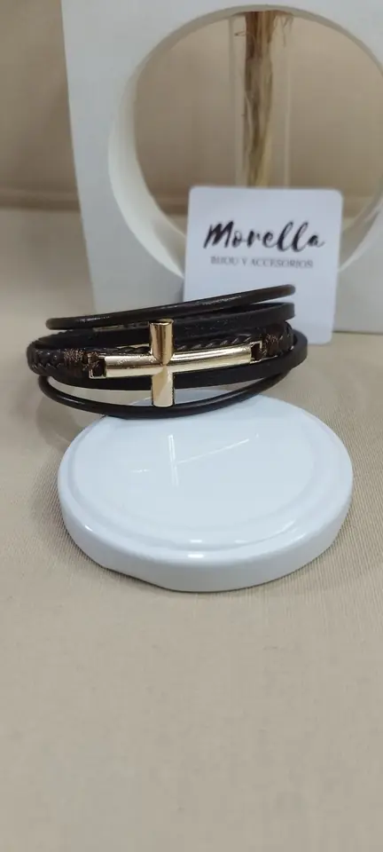 Pulsera marrón / cruz dorada