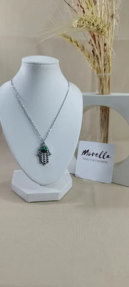 Cadena dije mano de Fátima con piedra verde/negra