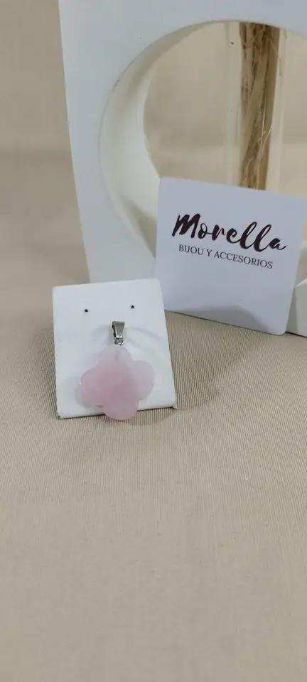 Dije en cuarzo rosa