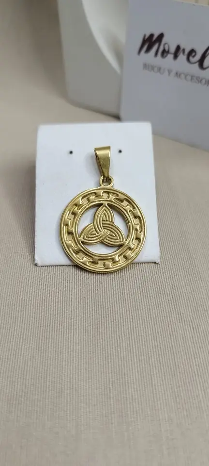 Dije triqueta celta (dorado)