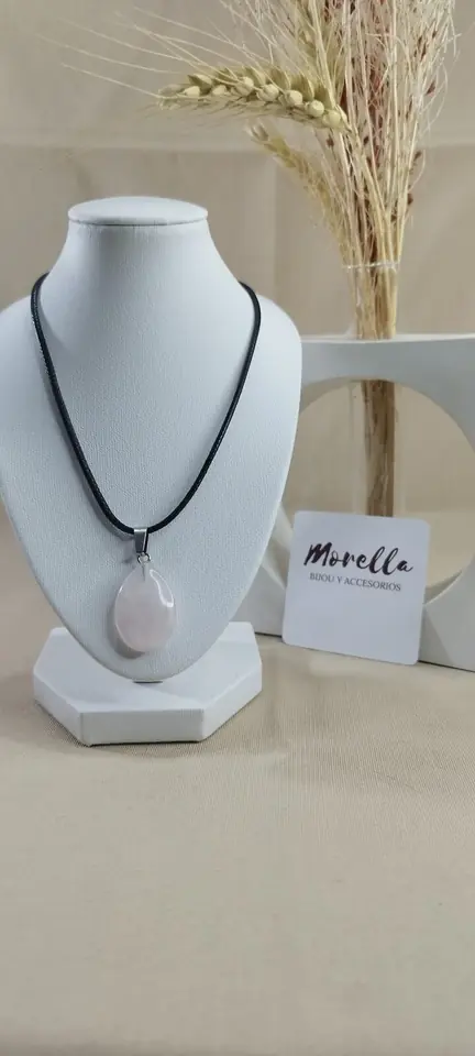 Cordón con dije cuarzo rosa