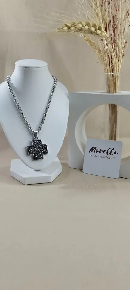 Cadena con dije de cruz grande
