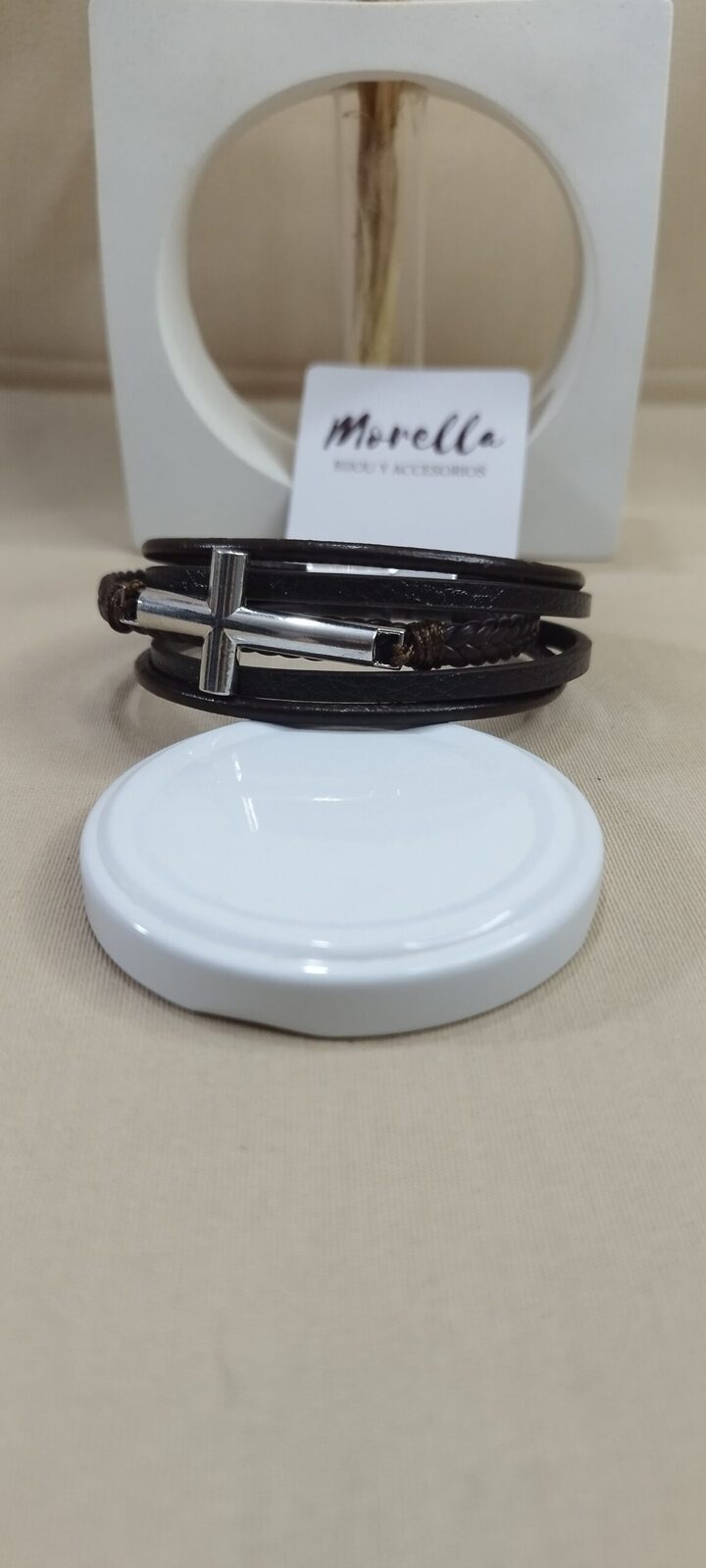 Pulsera negra /dije plateada