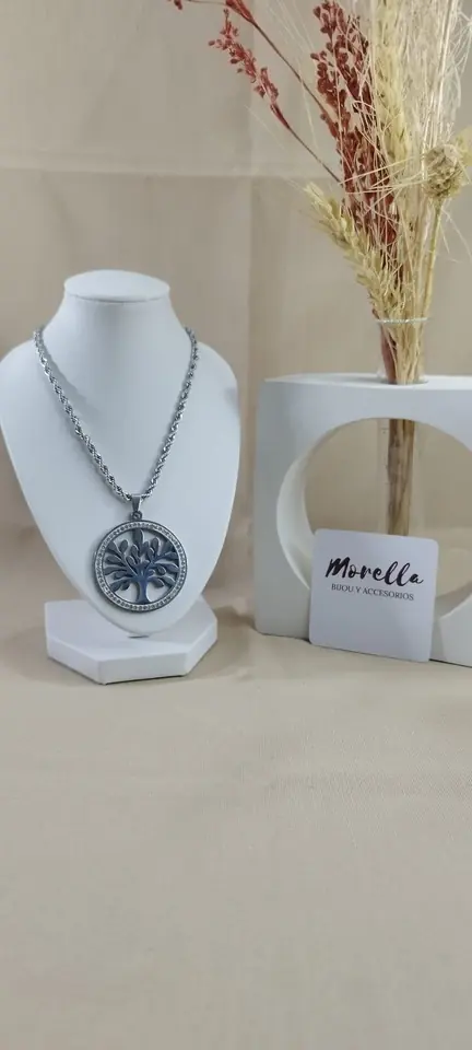 Cadena y dije grande árbol de la vida