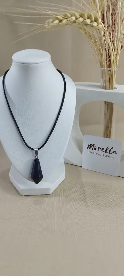 Cordón con dije en piedra lluvia de estrellas