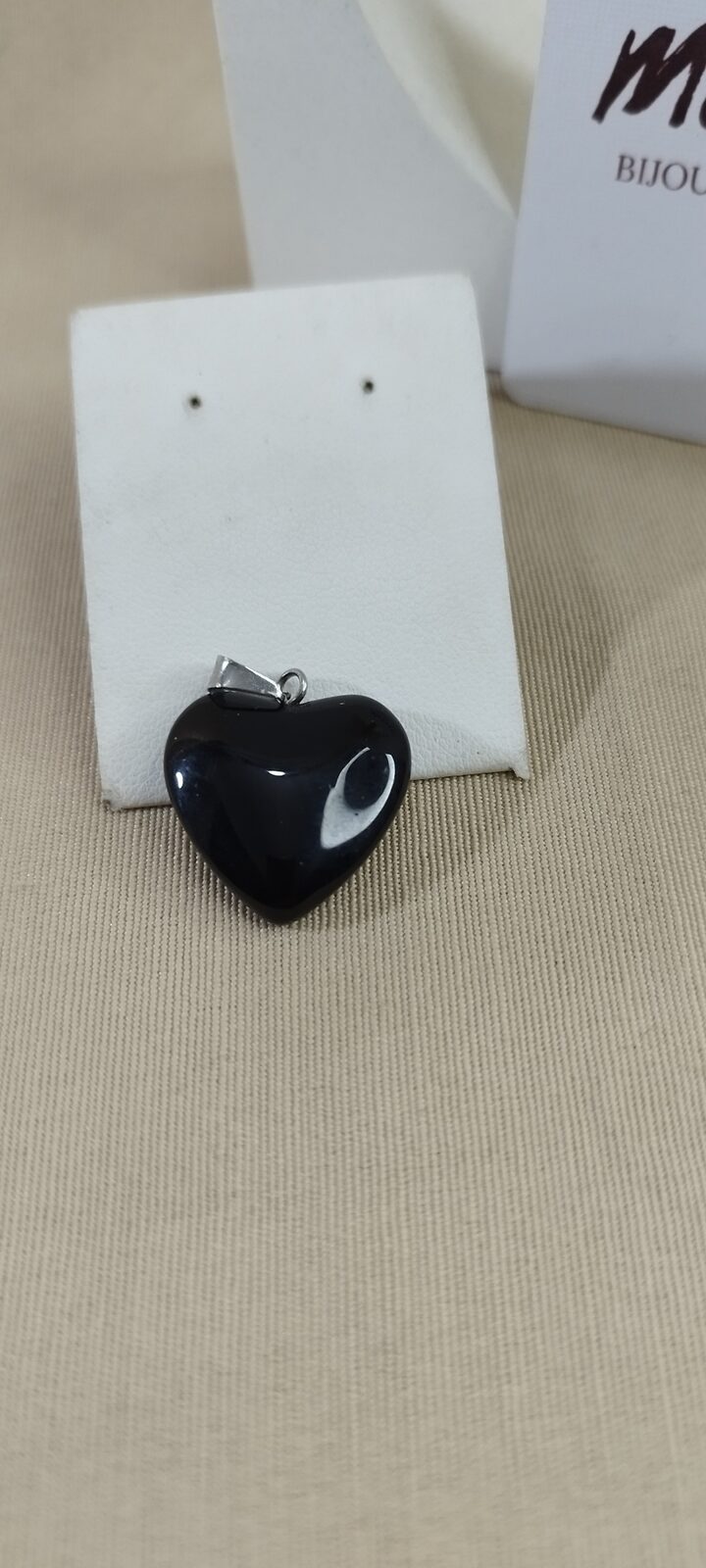 Dije en obsidiana negra
