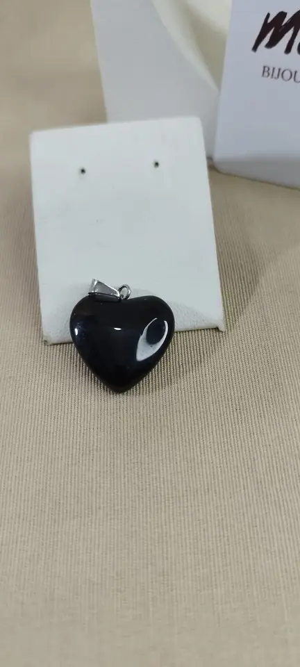 Dije en obsidiana negra