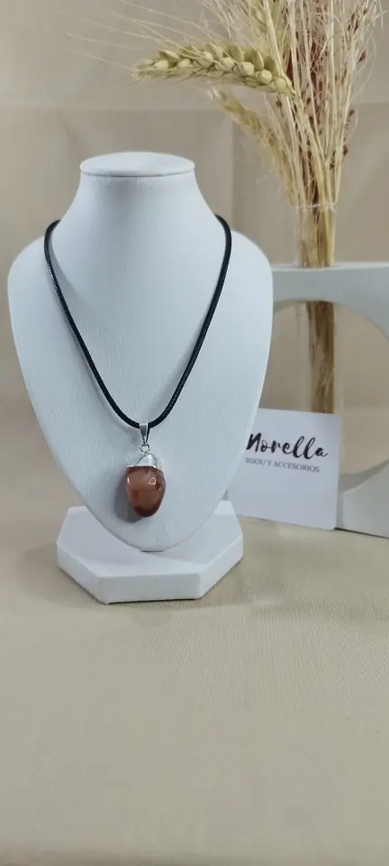 Cordón con dije jaspe rojo
