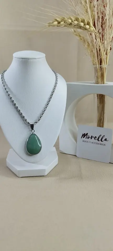 Cadena con dije en cuarzo verde