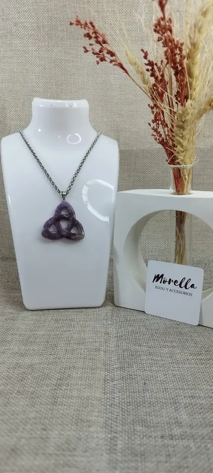 Cadena y dije nudo de bruja en amatista