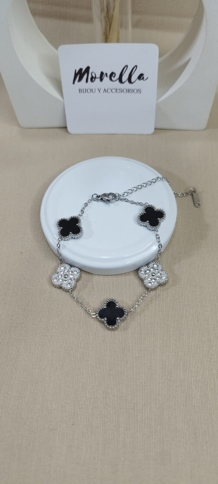 Pulsera trebol plateado / negro