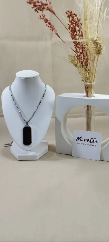 Cadena con dije elipce negro