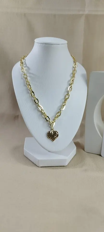 Cadena con dije corazón