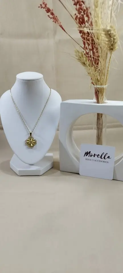 Cadena con dije trebol