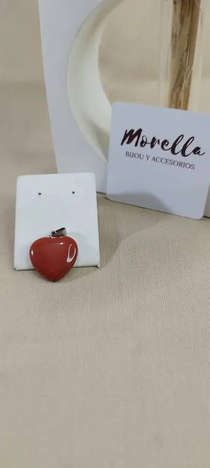 Dije en jaspe rojo