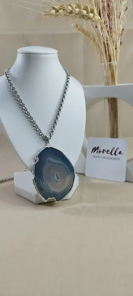 Cadena con dije de ágata azul