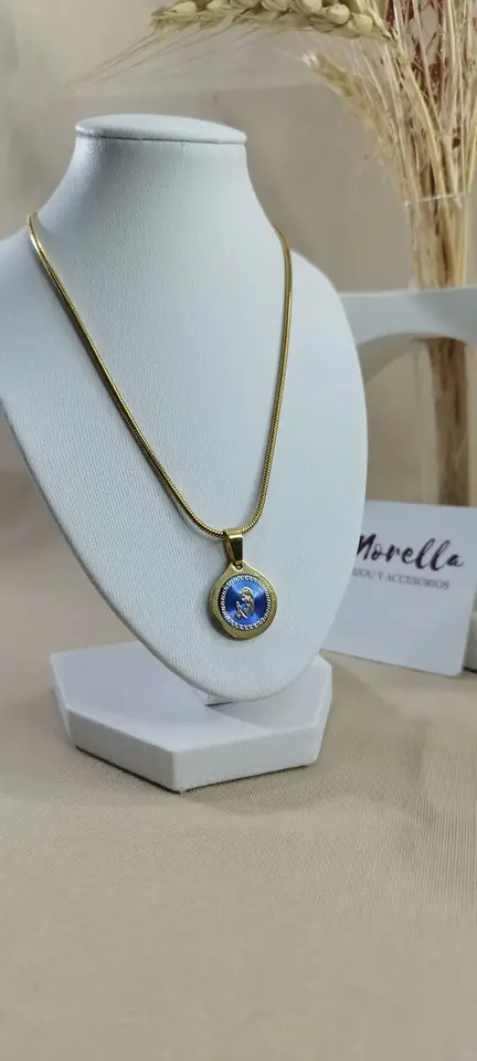 Cadena con dije de Virgen niña
