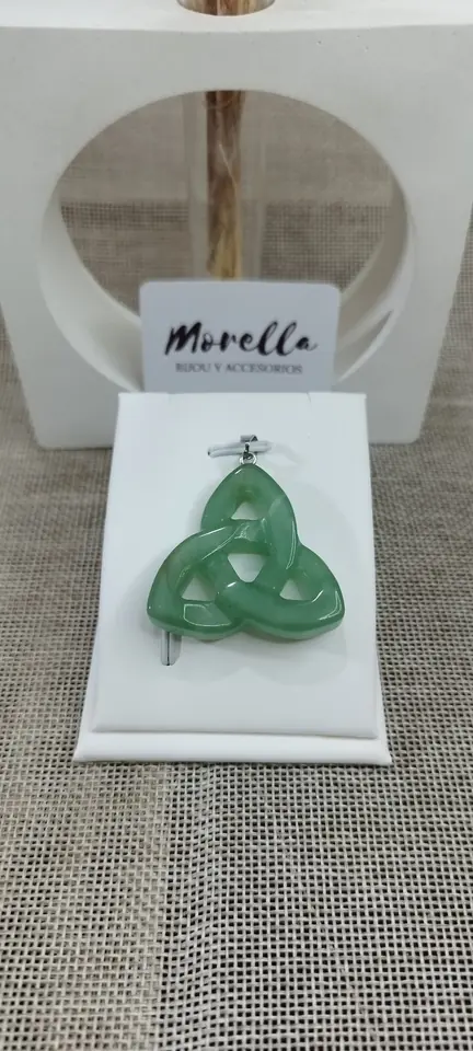 Dije nudo de bruja en piedra cuarzo verde