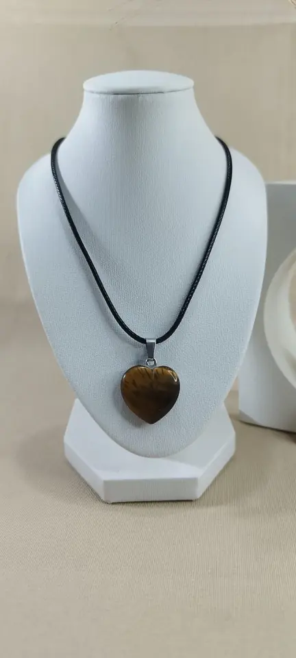 Cordón con dije de ojo de tigre