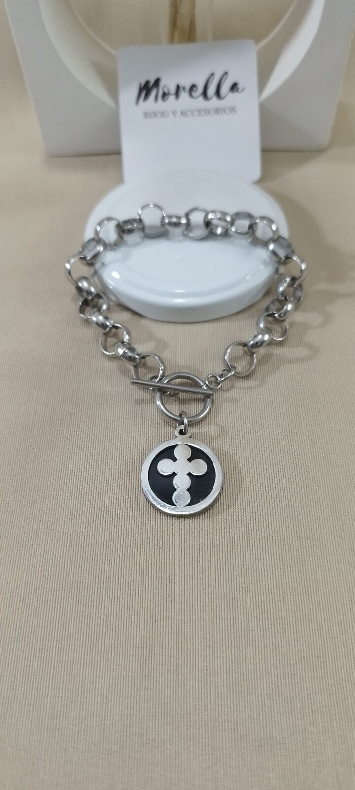 Pulsera con dije cruz dije redondo