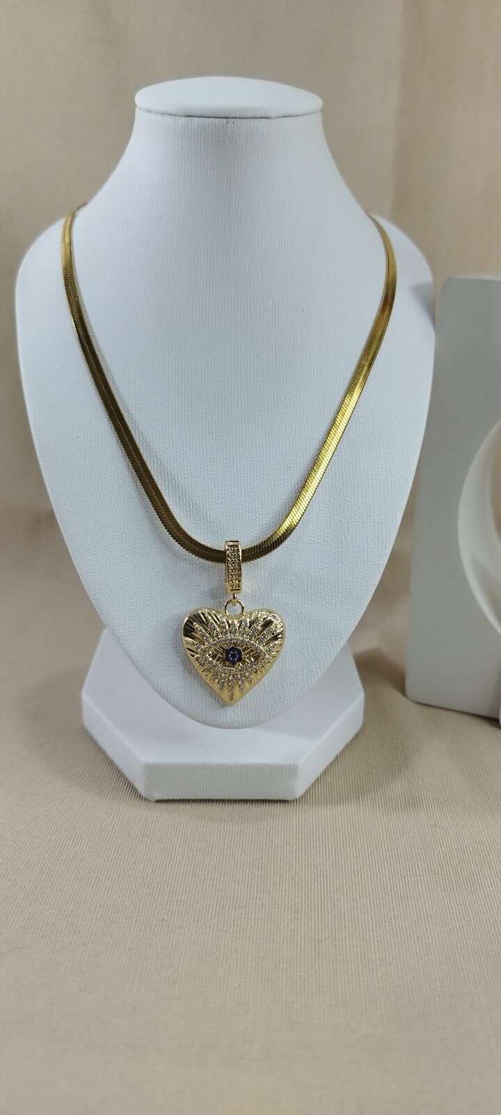 Cadena con dije corazón con ojo turco