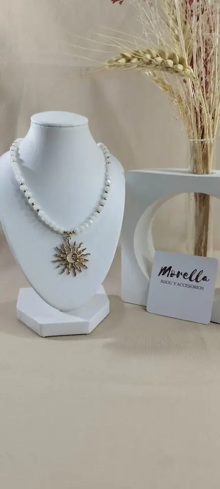 Collar con dije sol y luna