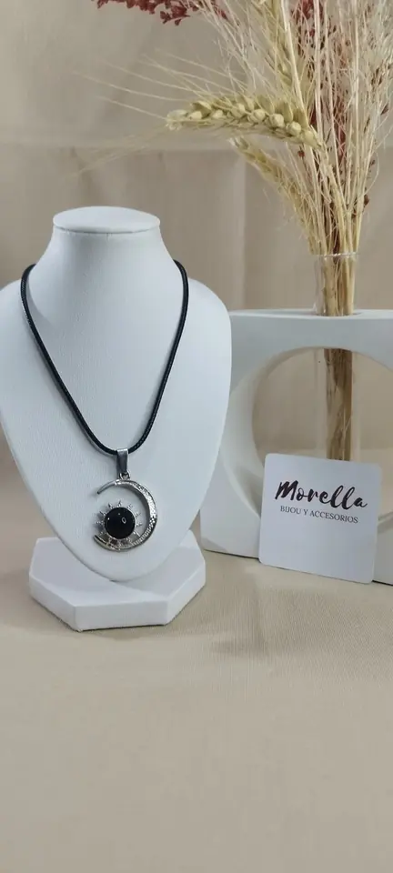 Cordón con dije de obsidiana negra