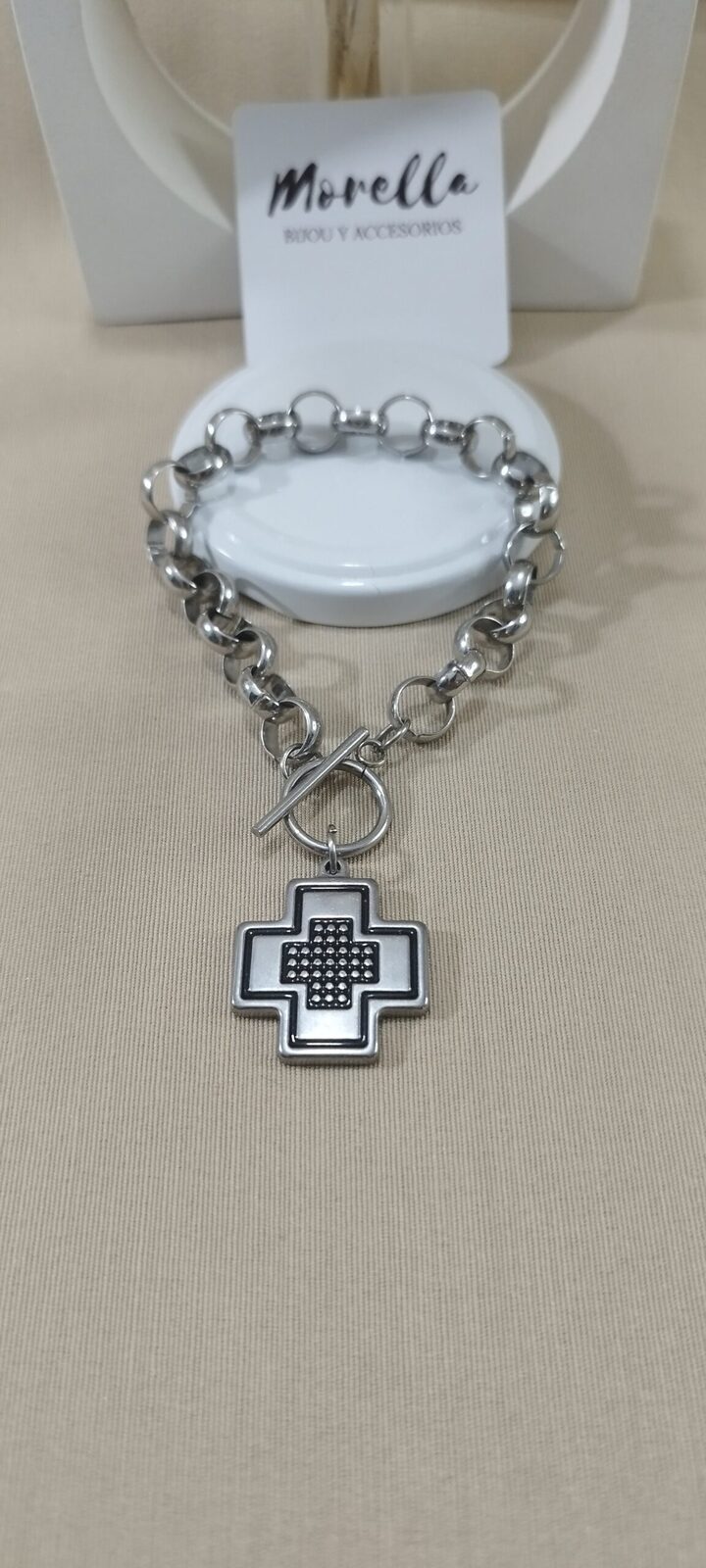 Pulsera con dije cruz