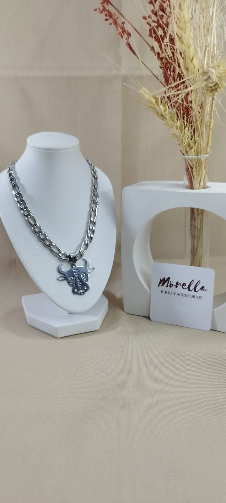 Cadena con dije Toro