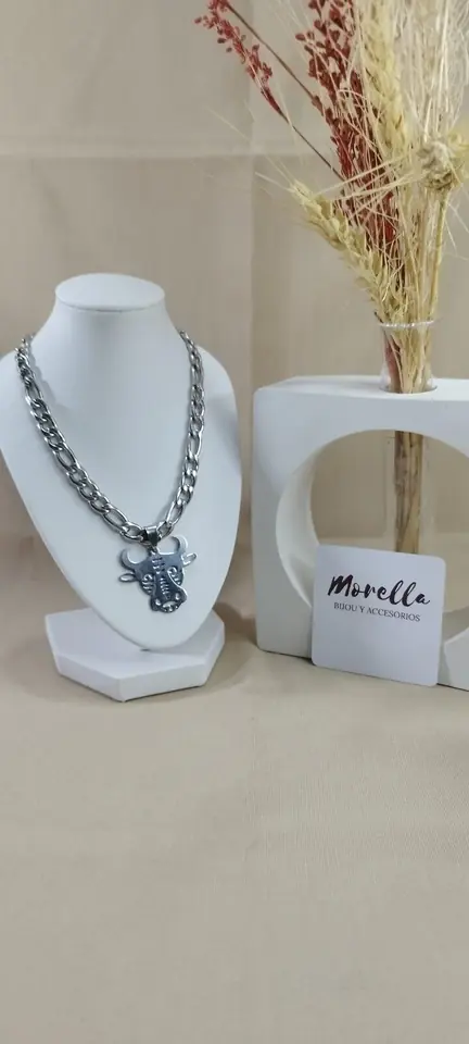 Cadena con dije Toro