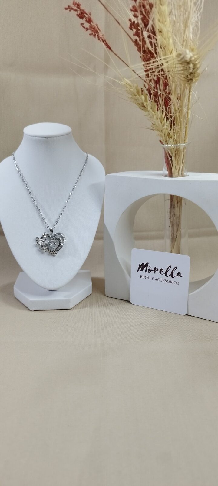 Cadena con dije corazón mariposas