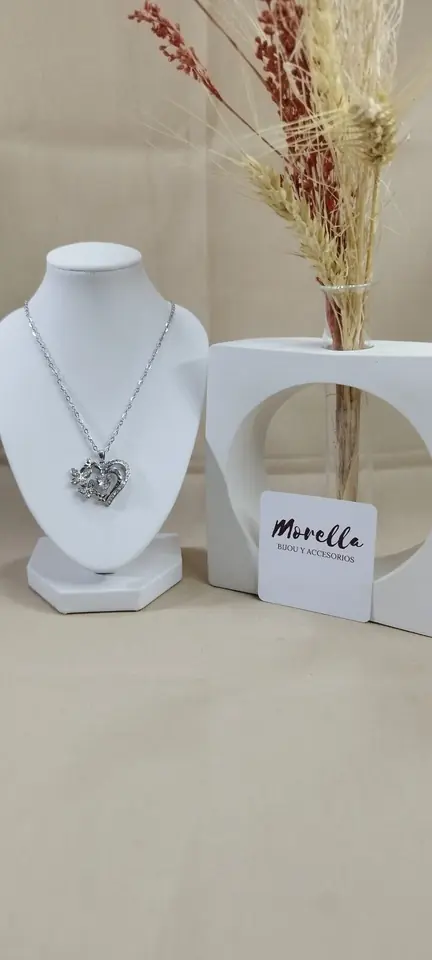 Cadena con dije corazón mariposas