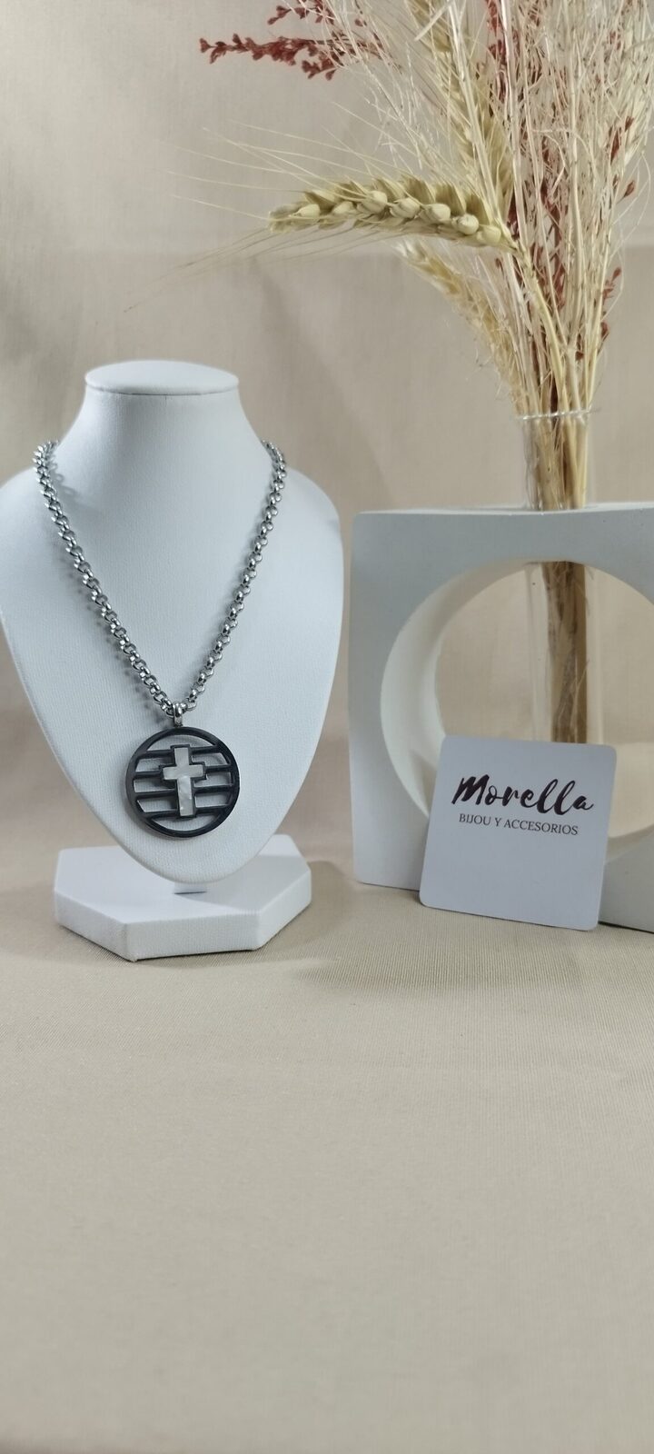 Cadena con dije cruz de nacar