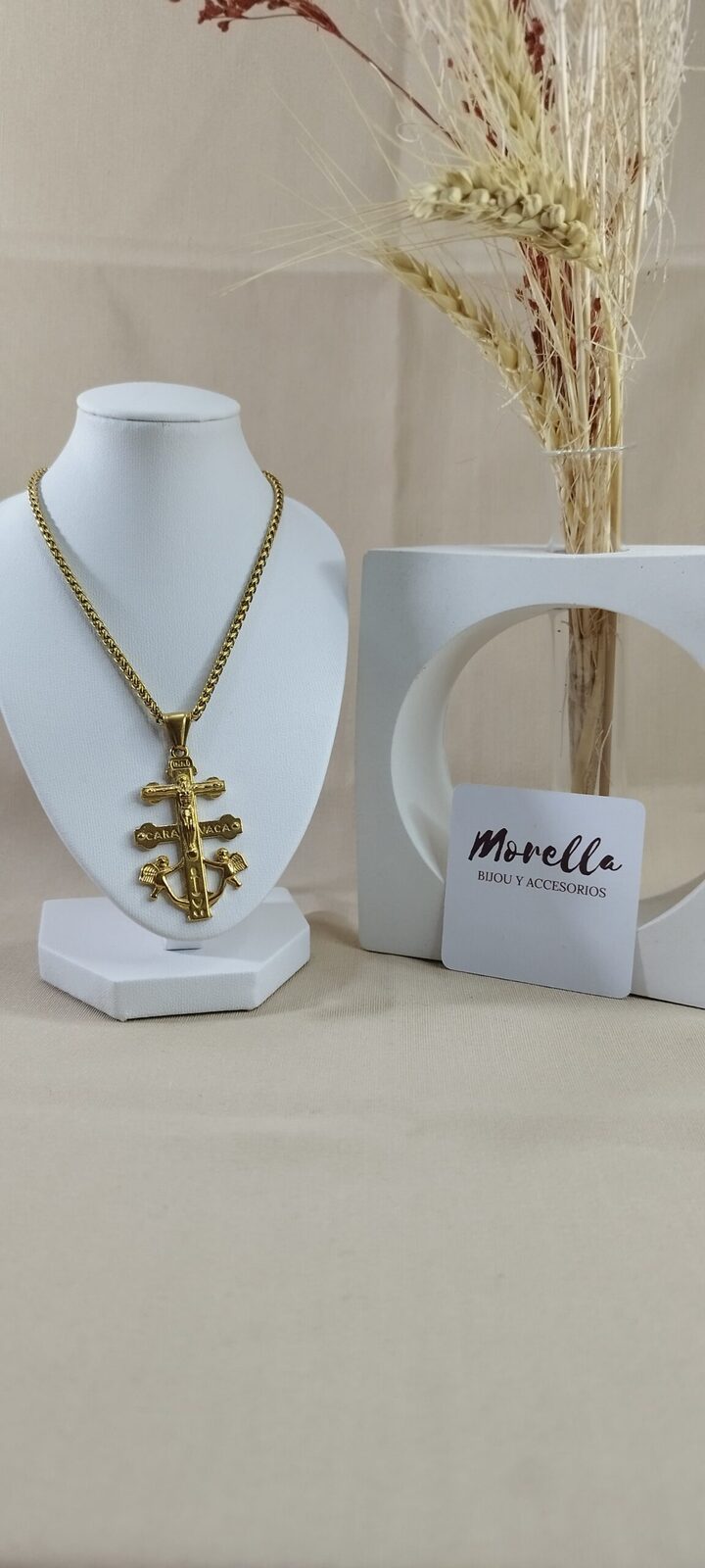 Cadena con dije cruz de Caravacca
