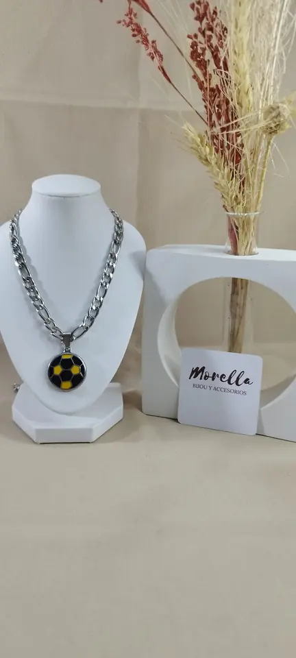 Cadena con dije pelota de futbol de Peñarol
