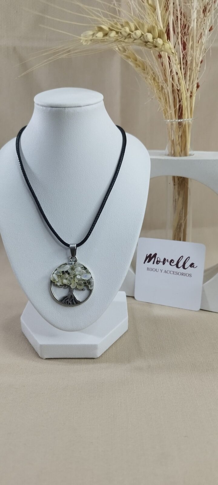 Cordón con dije de la luna