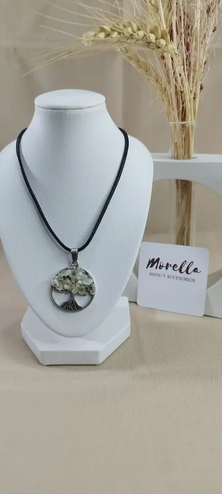 Cordón con dije de la luna