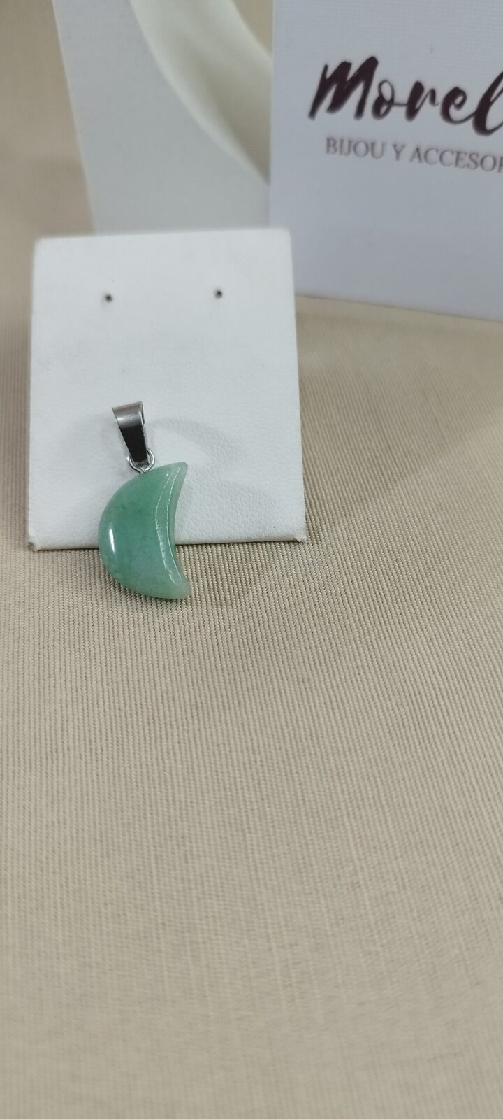 Dije modelo luna en cuarzo verde