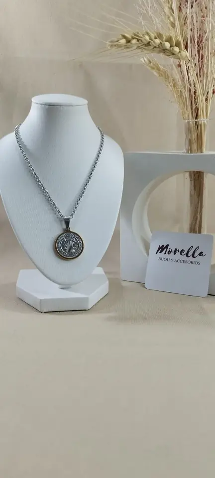 Cadena  con dije San Benito