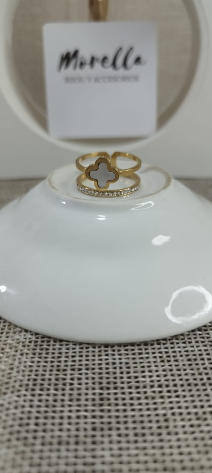 Anillo trebol blanco