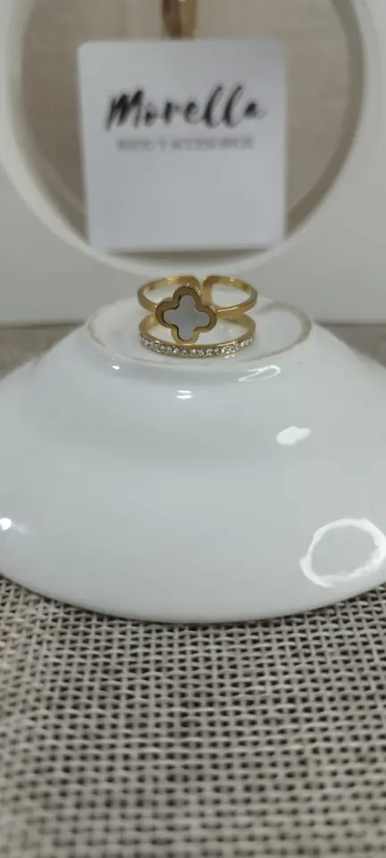 Anillo trebol blanco